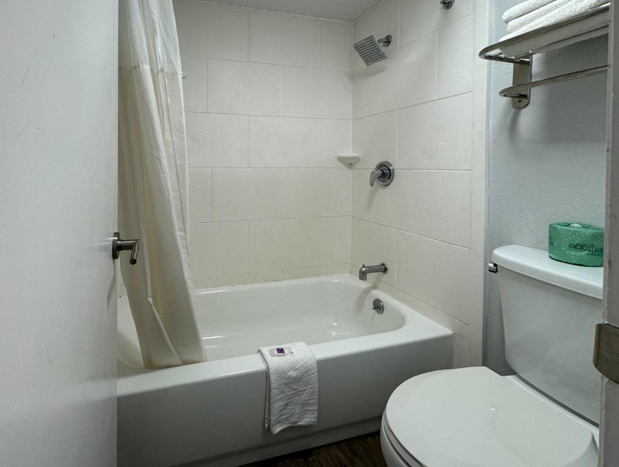 Motel 6 Huntsville Al University Dr. Bagian luar foto