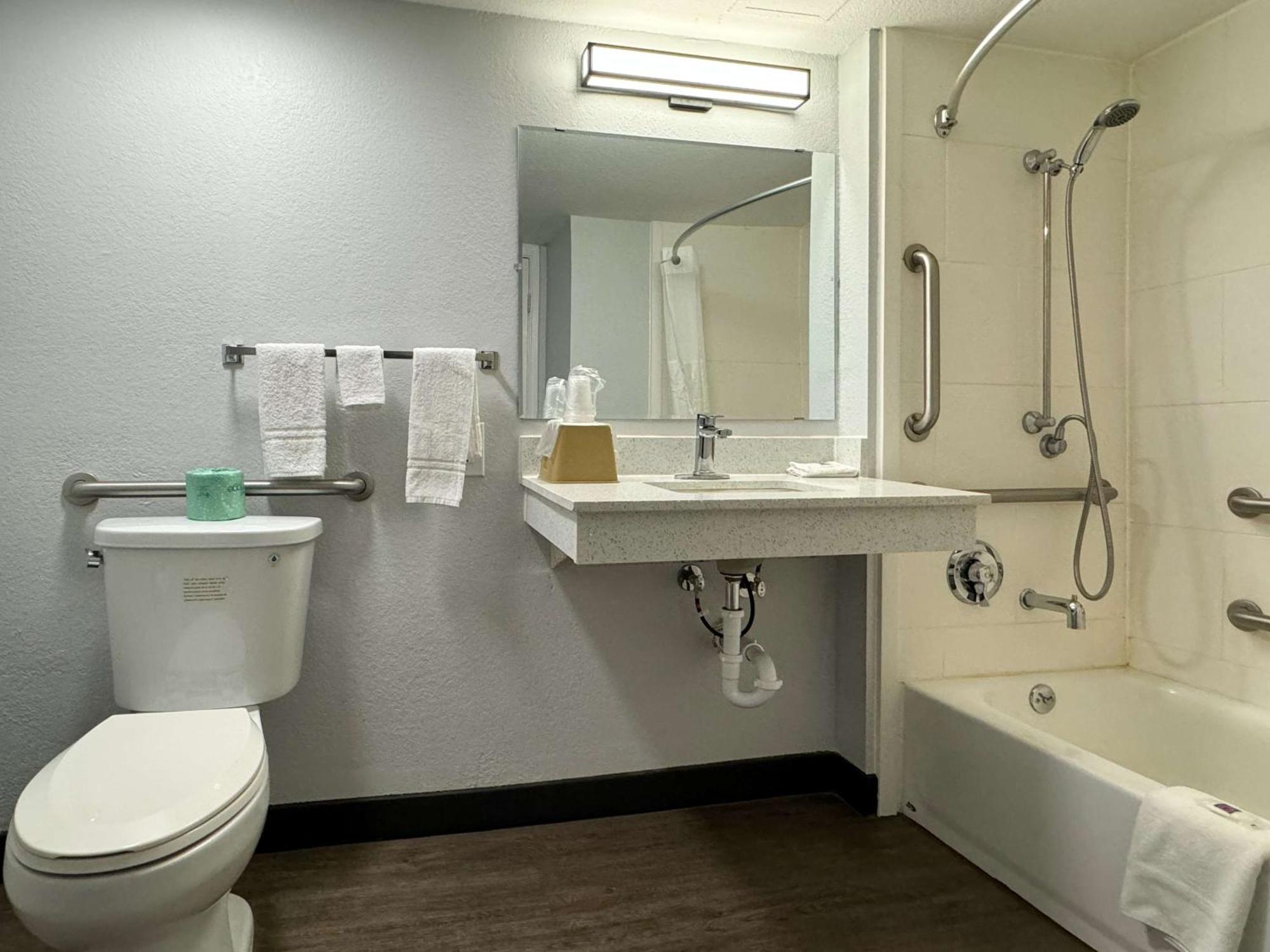 Motel 6 Huntsville Al University Dr. Bagian luar foto