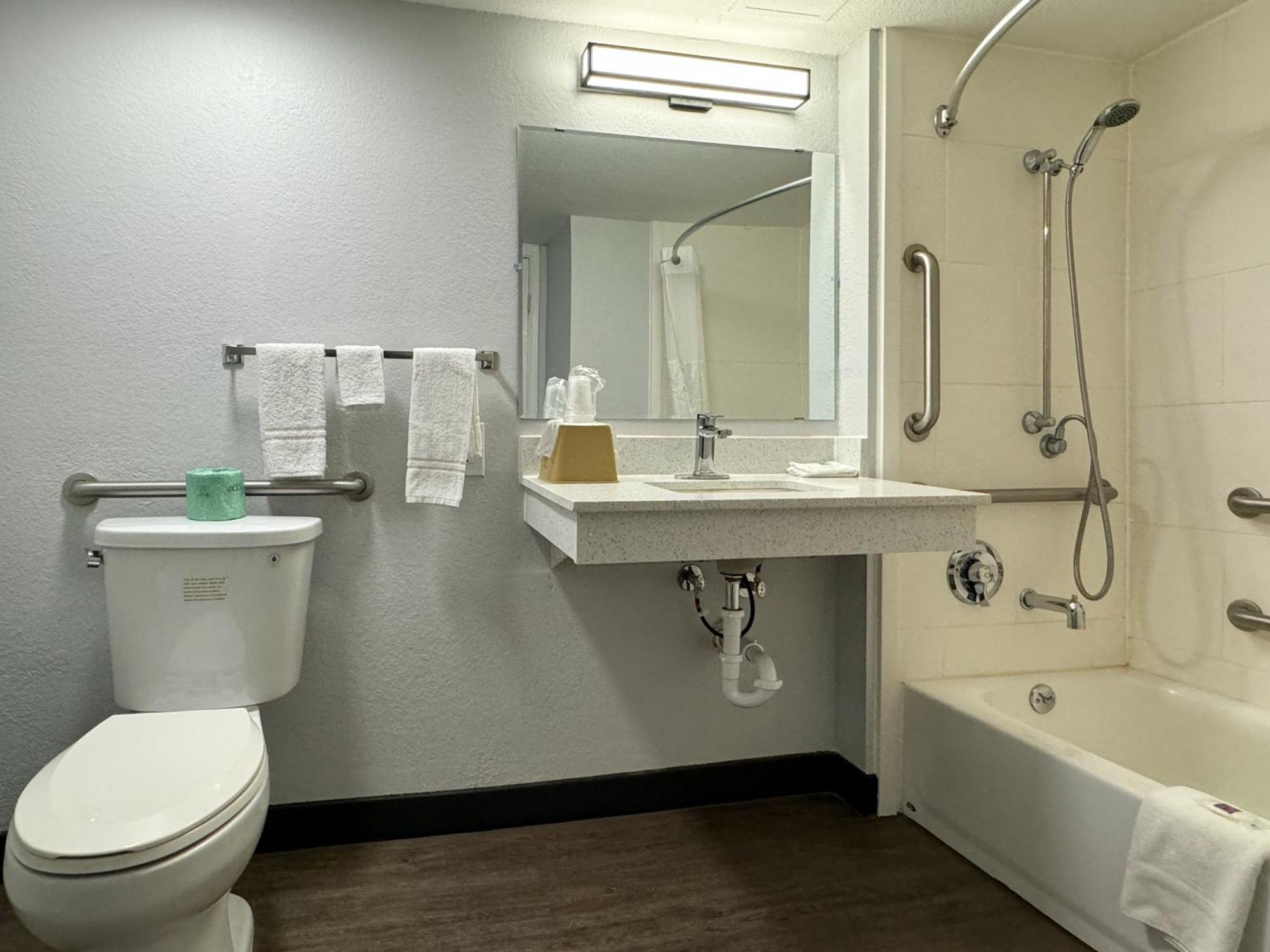Motel 6 Huntsville Al University Dr. Bagian luar foto