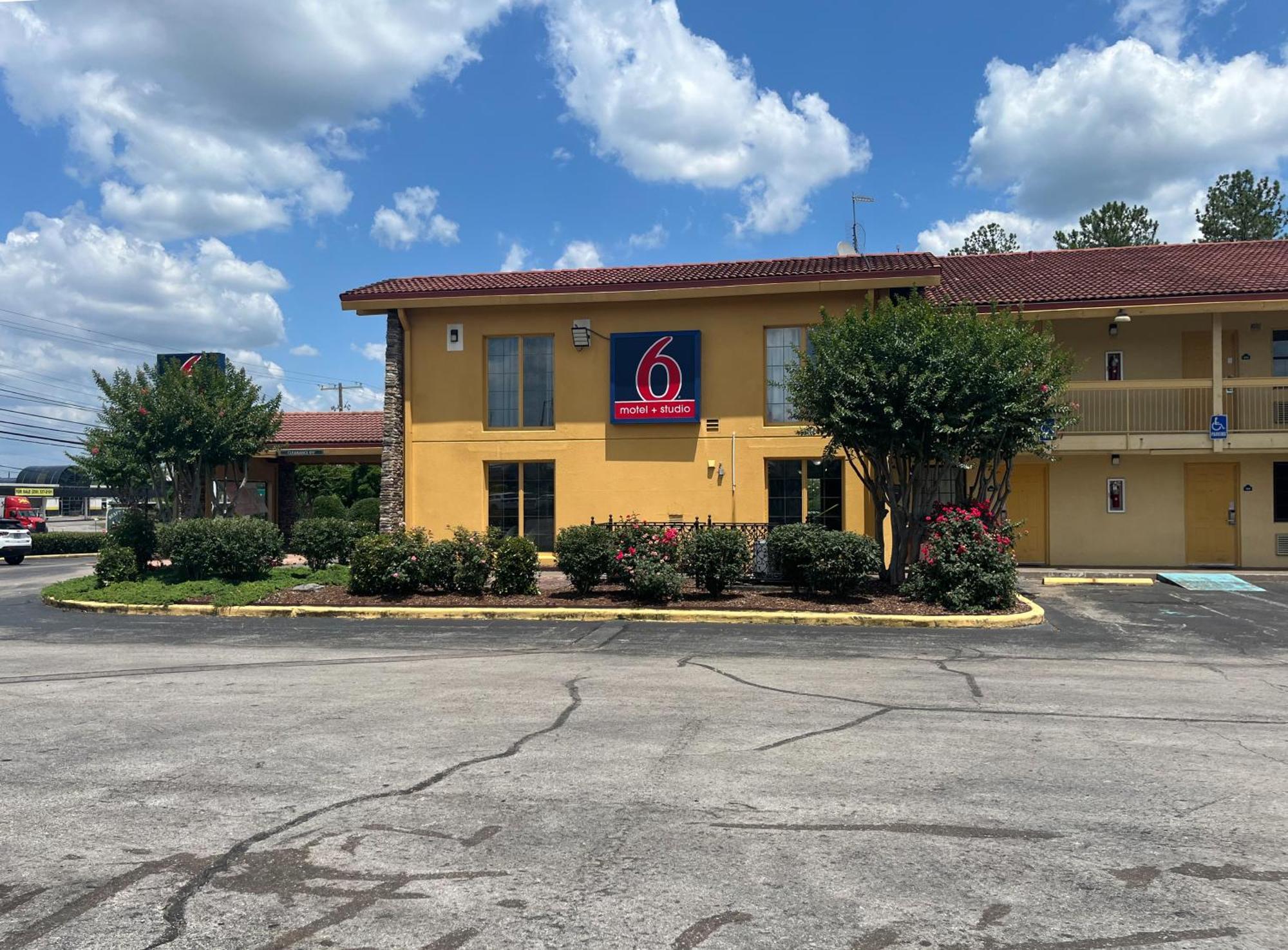Motel 6 Huntsville Al University Dr. Bagian luar foto