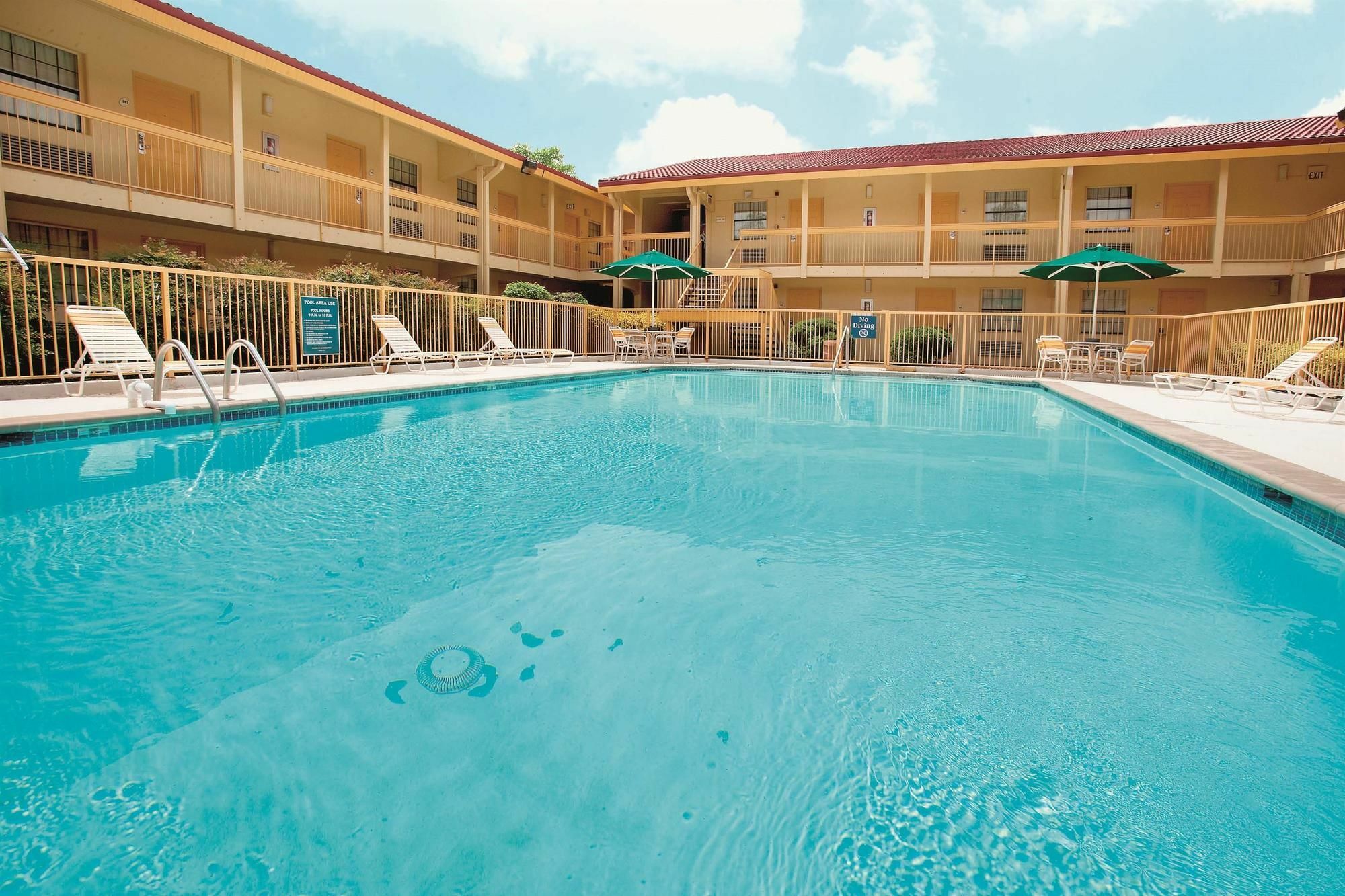 Motel 6 Huntsville Al University Dr. Bagian luar foto